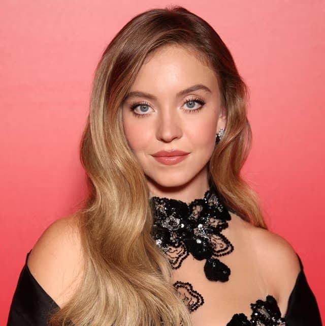 Sydney Sweeney Red Carpet Portrait with Lace Collar — output