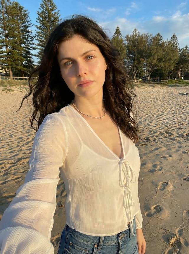 Profile / Avatar - Golden Hour Beach Selfie Prompt — output