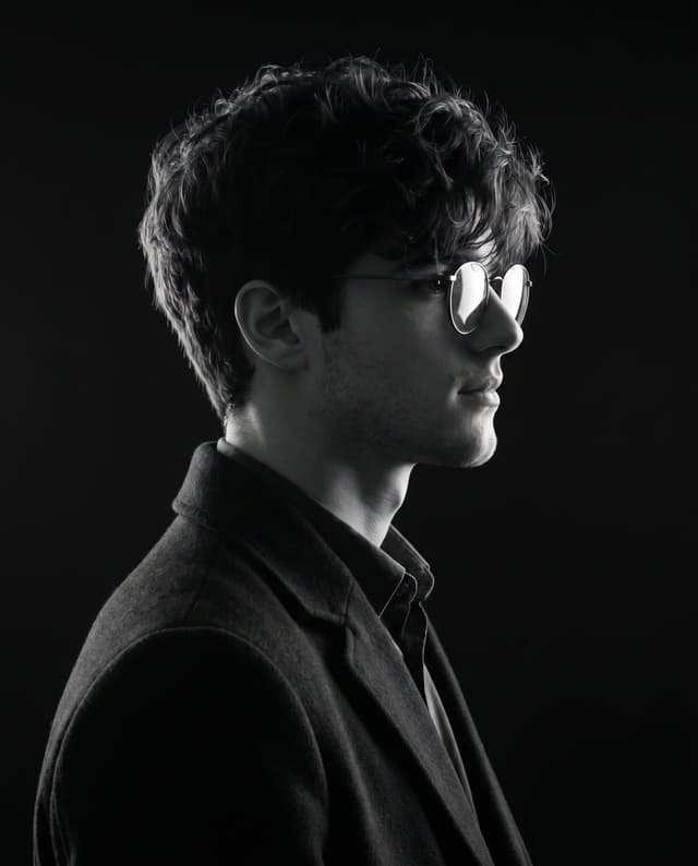 Profile / Avatar - Monochrome Side-Profile Silhouette — output