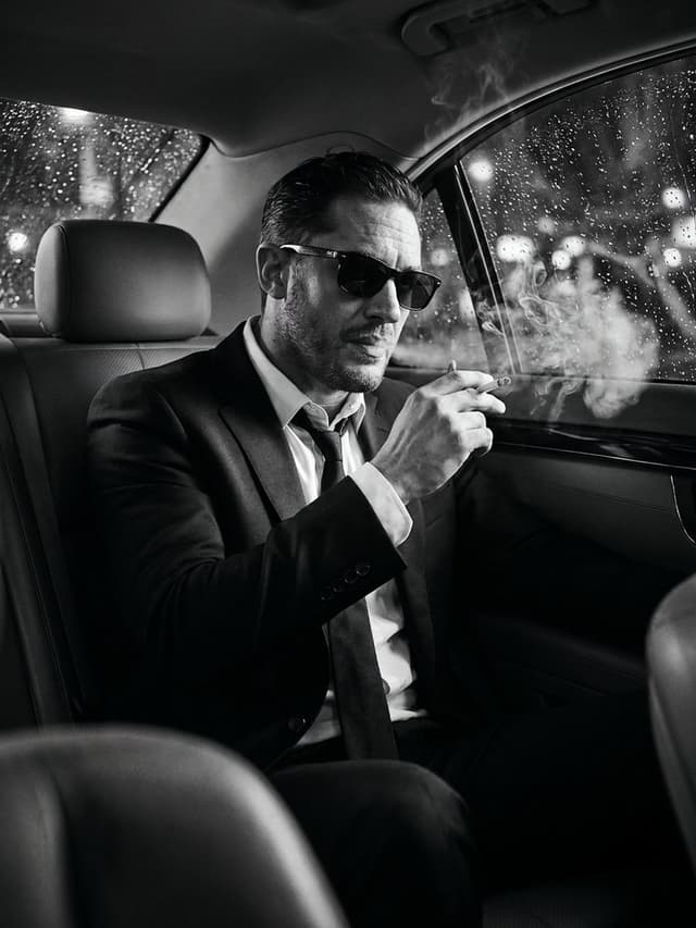 Comic / Storyboard - Cinematic Noir Luxury Car Portrait — output