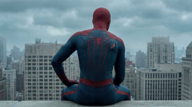 Comic / Storyboard - Cinematic Superhero Rooftop Prompt — output