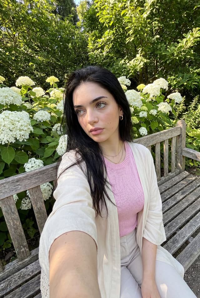 Profile / Avatar - Realistic iPhone Selfie in Botanical Garden — output