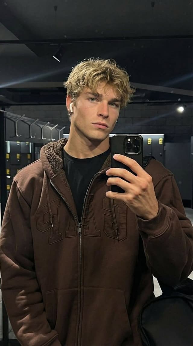 Profile / Avatar - Photorealistic Mirror Selfie in a Modern Gym Locker Room — output