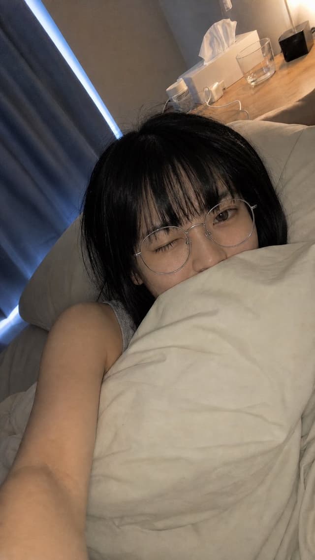 Profile / Avatar - Adjust Glasses Placement in Bed Selfie — output