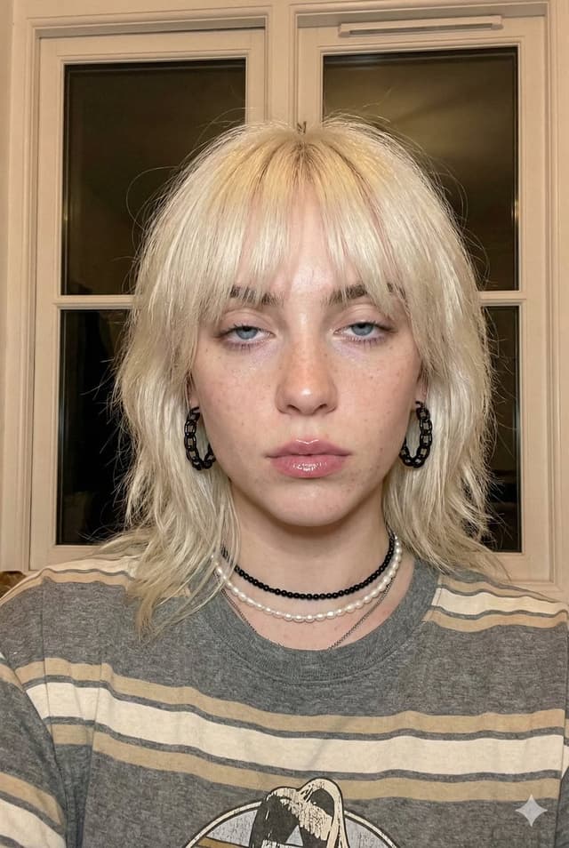 Profile / Avatar - Photorealistic Billie Eilish Selfie (Blonde Era) — output