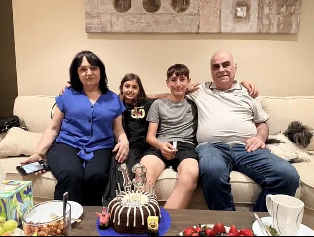 Video prompt for a birthday scene with grandparents and a zoom effect — cover