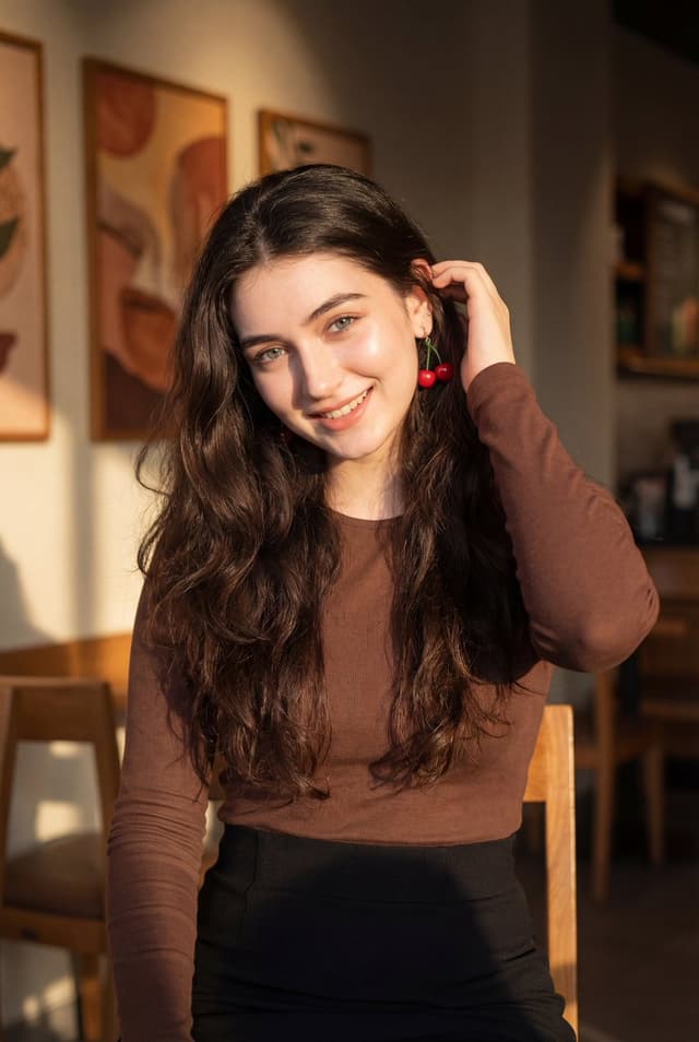 Profile / Avatar - Golden Hour Portrait of a Smiling Young Woman — output