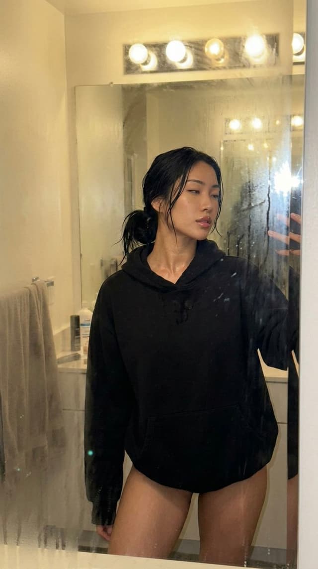Profile / Avatar - Steamy Mirror Selfie Prompt — output