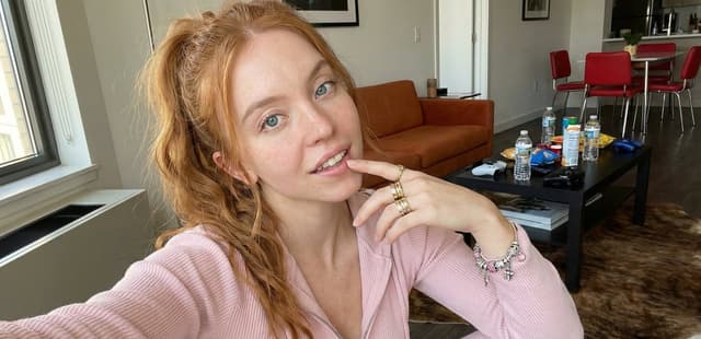 Profile / Avatar - Hyper-Realistic 'Instagram Baddie' Selfie of Ana De Armas — output