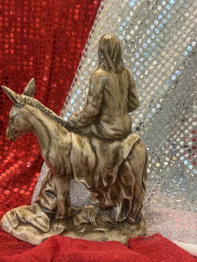 Jesus Turning from Donkey Scene