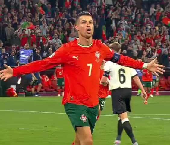Epic Moments of the Best Football Player — cover