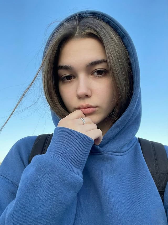Profile / Avatar - Instagram-Style Casual Portrait Prompt with Identity Lock — output