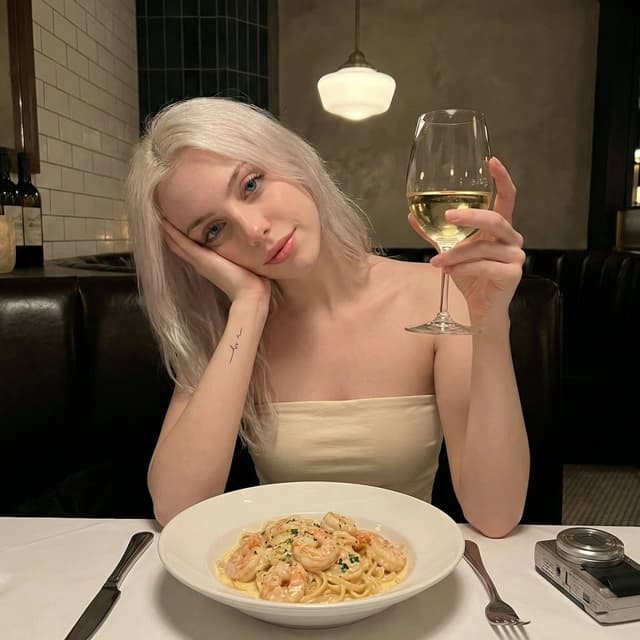 Profile / Avatar - Ultra Photorealistic Dinner Selfie Prompt — output