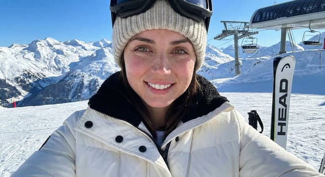 Profile / Avatar - Ana de Armas winter ski selfie portrait — output