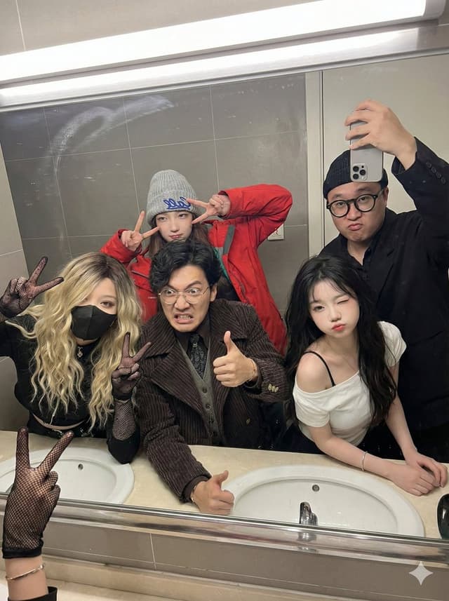 Top-Down Group Photo Composition Test — output