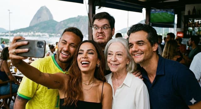 Selfie with random Brazilian celebrities — output