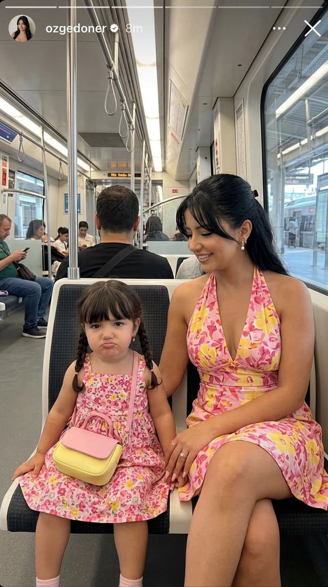 Profile / Avatar - Instagram Story Train Candid — output