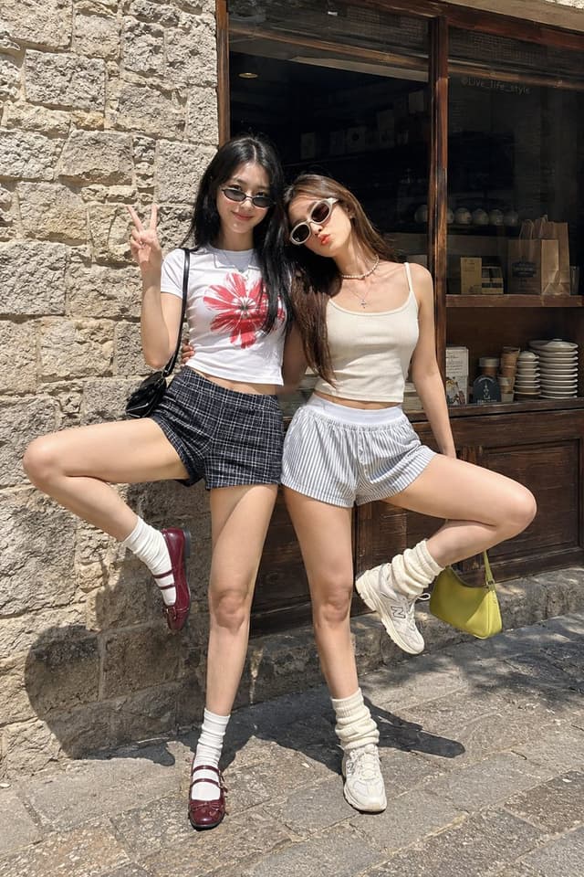 Social Media Post - Y2K Street Style Snapshot — output