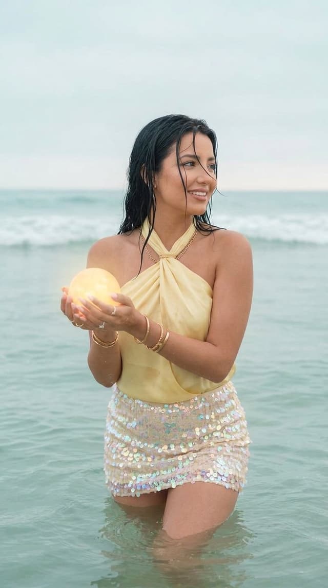 Product Marketing - Surreal Ocean Light Gathering Portrait — output
