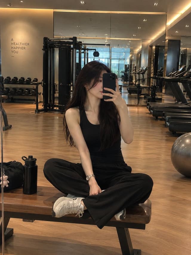 Profile / Avatar - Luxury Gym Mirror Selfie Portrait — output