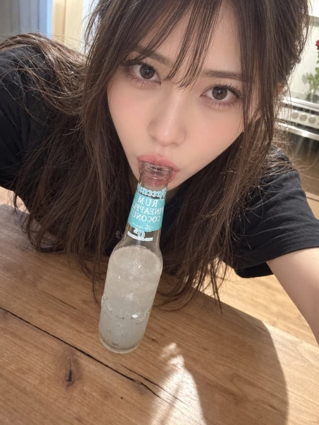 Profile / Avatar - Bottle Mouth Night Selfie Prompt — output