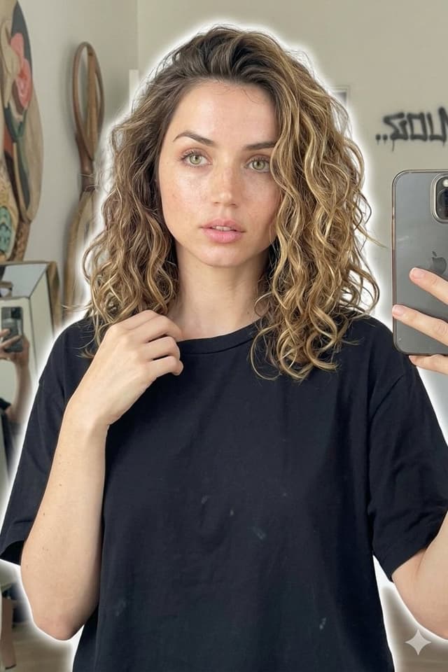 Profile / Avatar - Candid Mirror Selfie Beauty Portrait — output