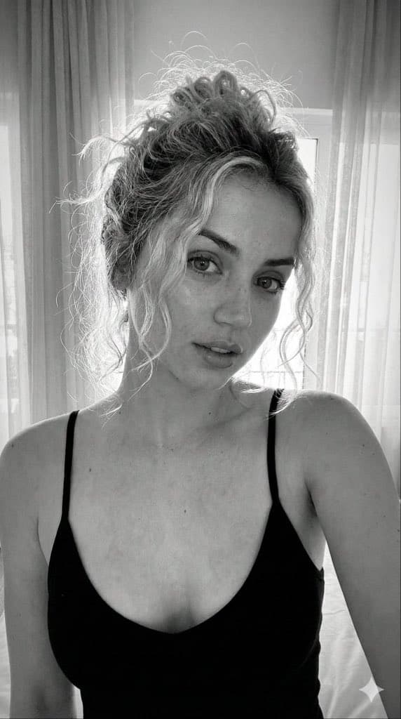 Profile / Avatar - Intimate Black and White Candid Portrait — output