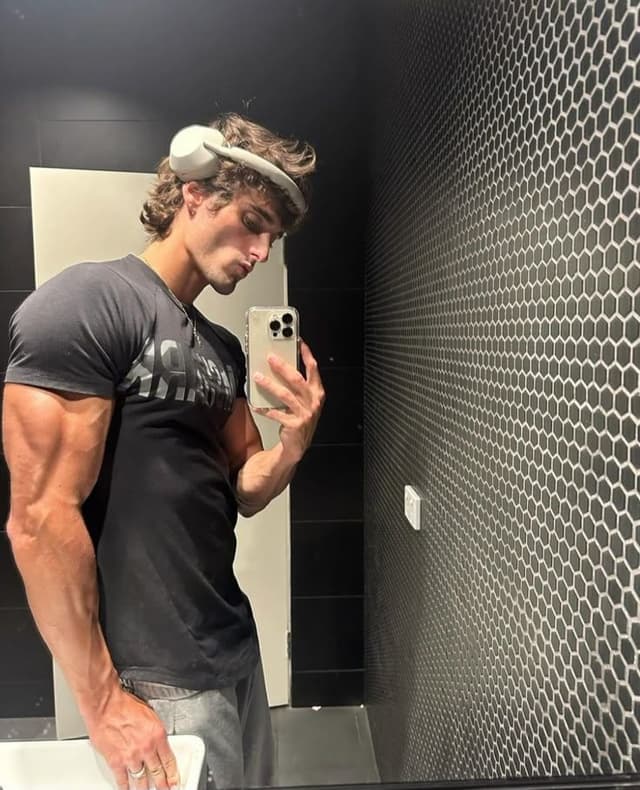 Profile / Avatar - High Fidelity Face Swap Task Definition — output