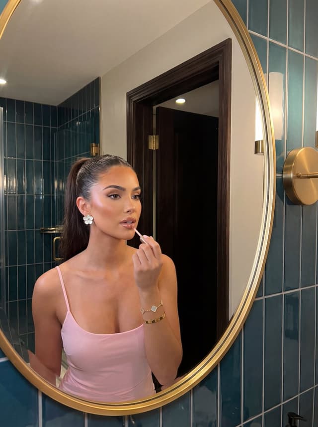 Glamorous Mirror Reflection Photo Prompt — output